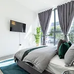 Elegant Apartment/2